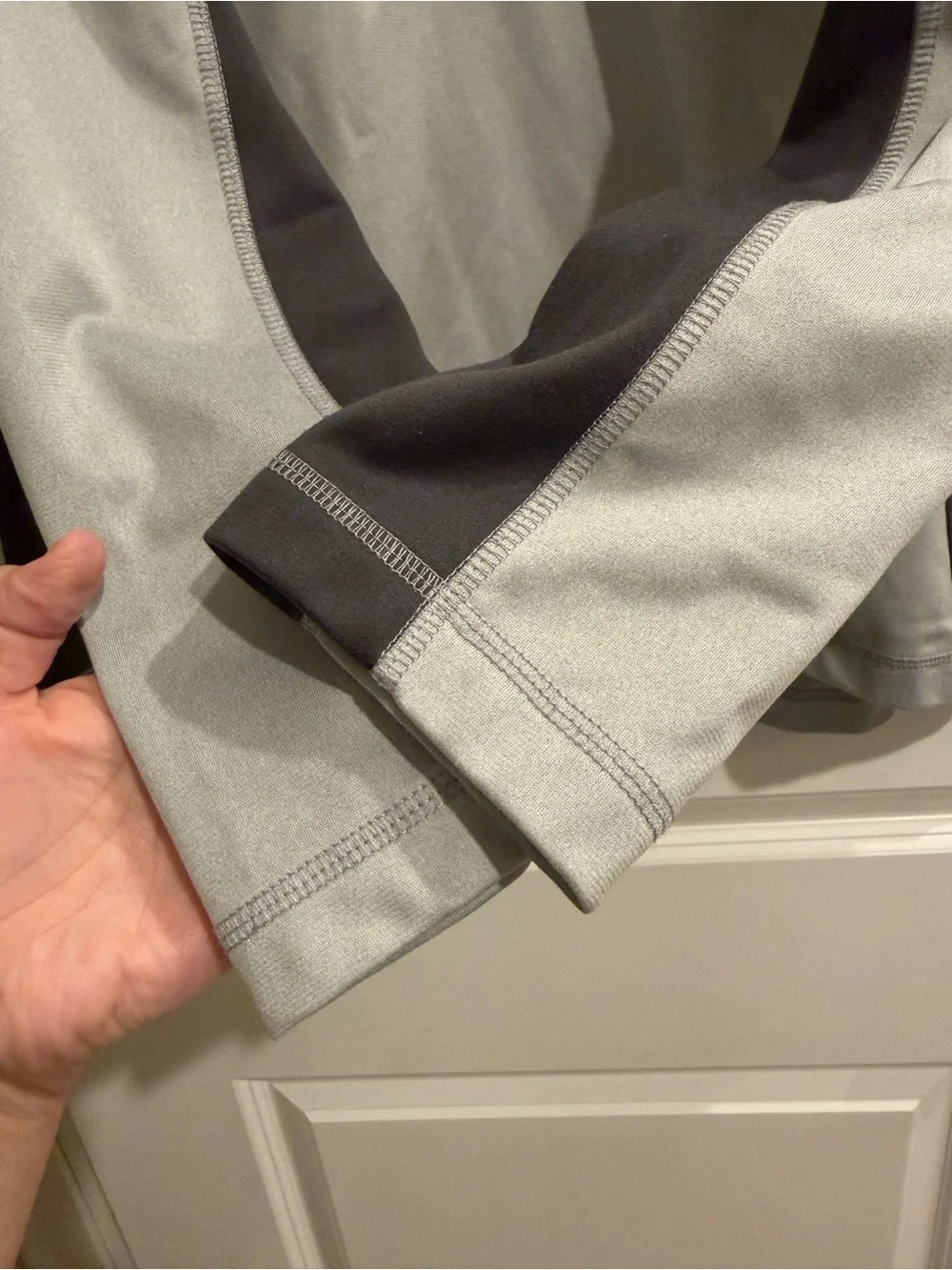 The North Face Men's Light Gray and Black Quarter-Zip Pullover